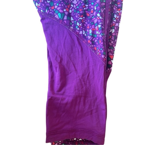 Lululemon Real Quick Crop Paradise Camo Royal Plum Size 4 - Picture 10 of 11